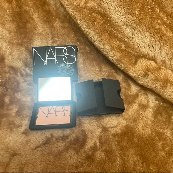 NARS POWDER BLUSH- SEX APPEAL - Picture 4 of 5